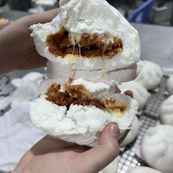 BÁNH BAO XÁ XÍU NHÂN PHÔ MAI KÉO SỢI